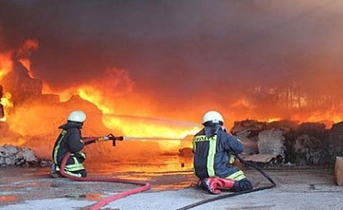 Gaziantep'te İş Yeri Yangını: 2 İşçi Yaşam Mücadelesi Veriyor